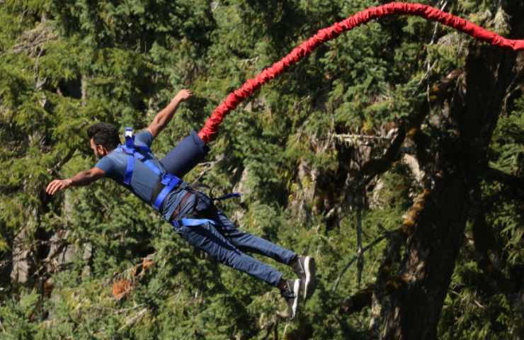 Bungee jumping