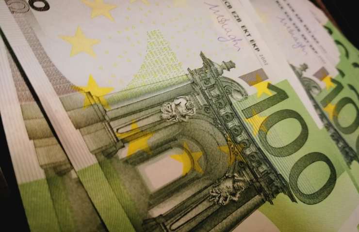 Delle banconote da cento euro