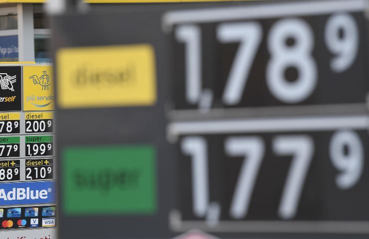 I prezzi dei carburanti dopo il taglio delle accise