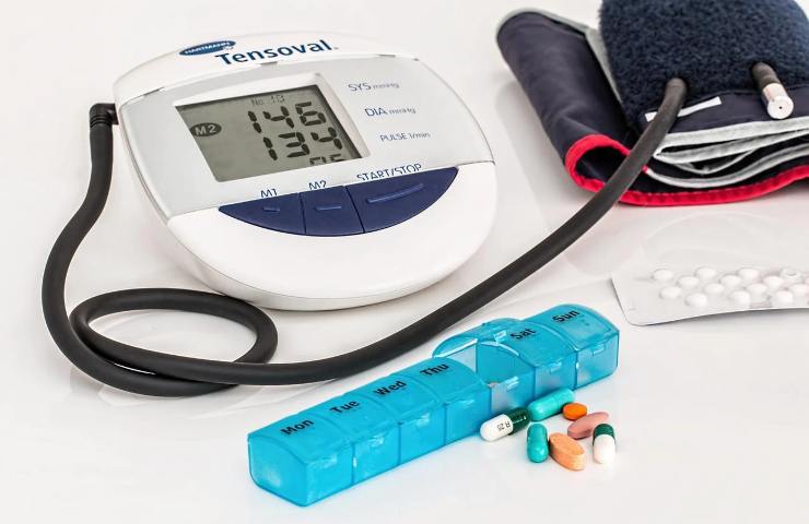 Medicinali e strumenti per la pressione sanguigna