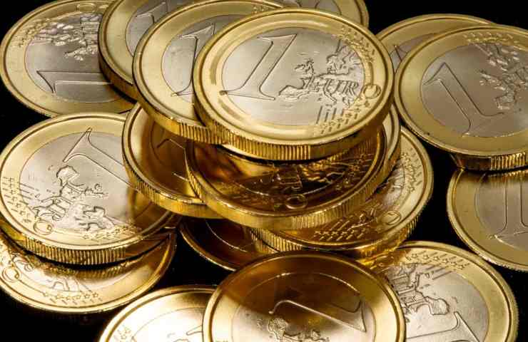 Un mucchio di monete da un euro