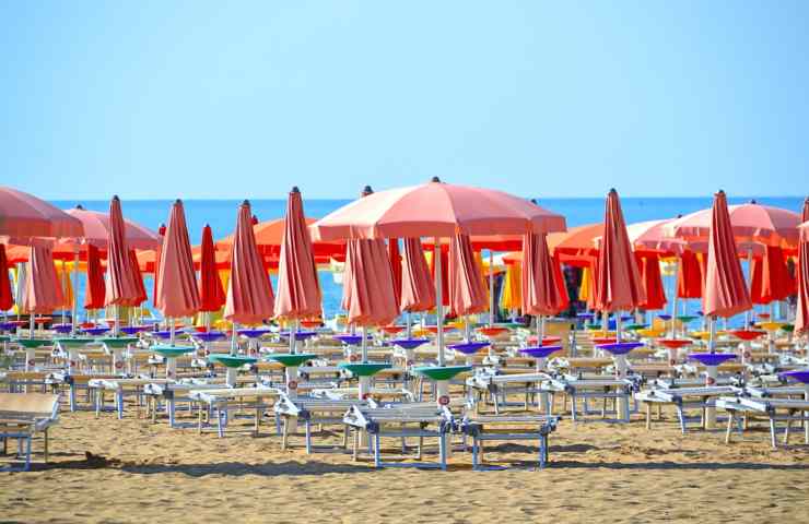 Uno stabilimento balneare deserto