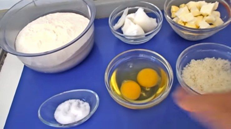ingredienti uova farina burro strutto