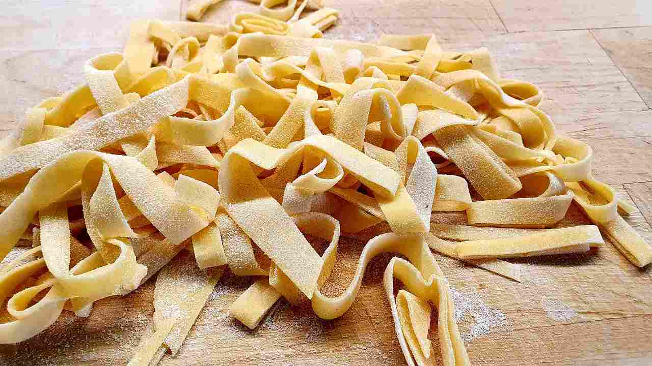 tagliatelle fatte in casa senza macchina