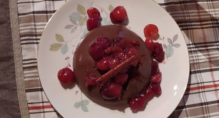 Budino cioccolato amaretti e ciliegie