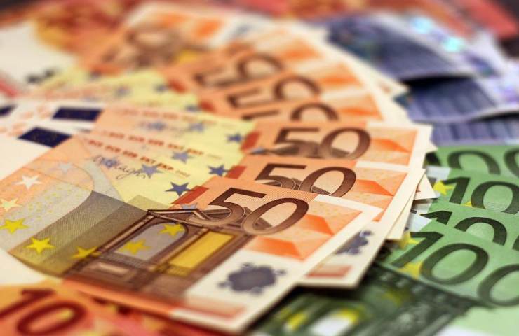 Diverse banconote in euro di vario taglio