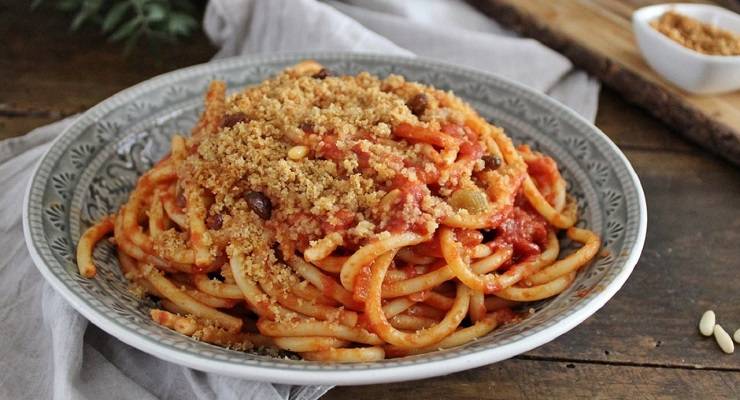 Pasta c'anciova primo gustoso