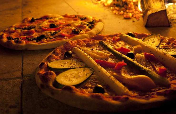 Pizza di zucchine preparazione