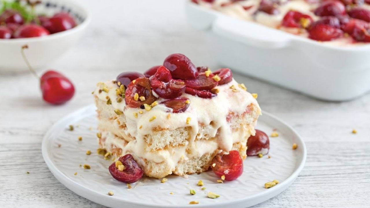 Tiramisù con crema di ricotta e ciliegie goloso 190 calorie