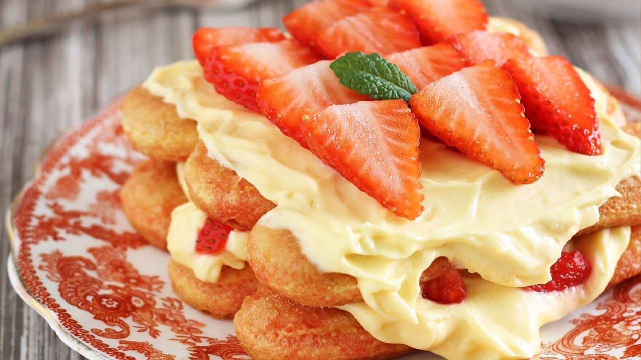 Tiramisù con fragole e limone senza mascarpone
