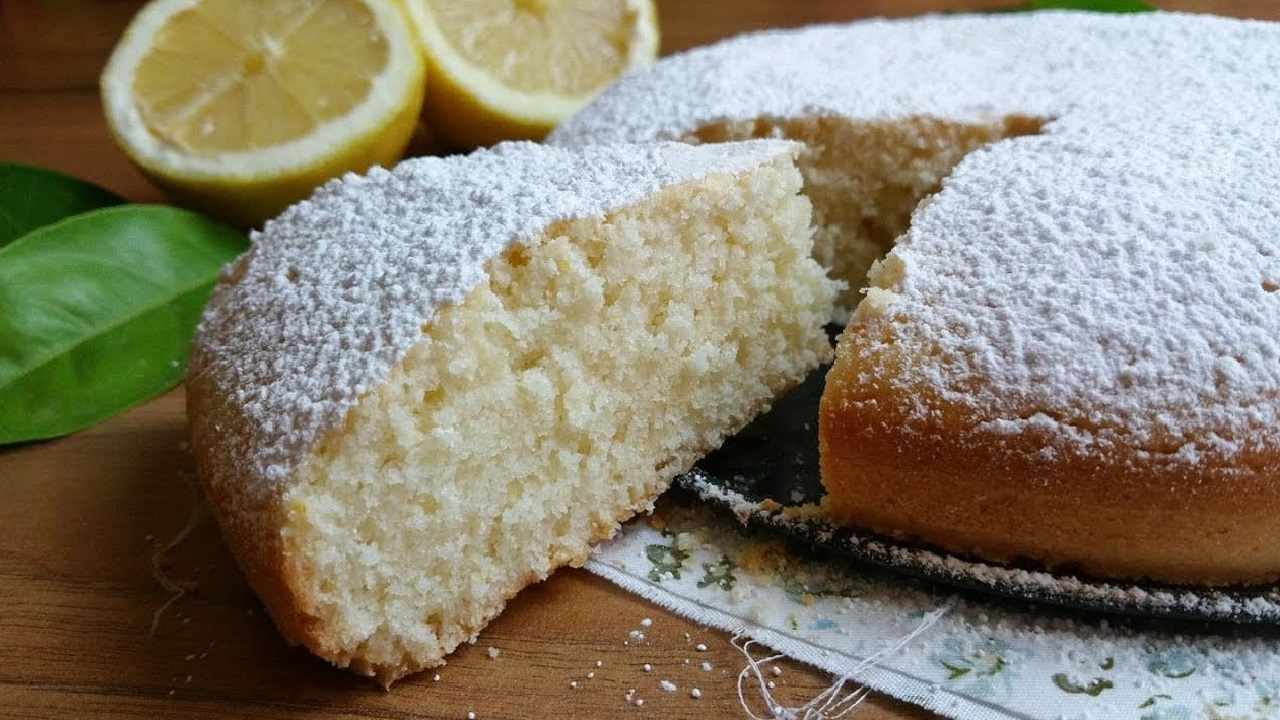 Torta al limone profumata e light