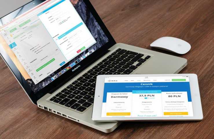 Un pc ed un tablet connessi ad internet