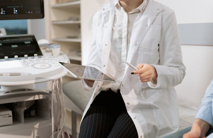 Una dottoressa al lavoro