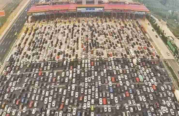 Una situazione di traffico spaventoso in autostrada