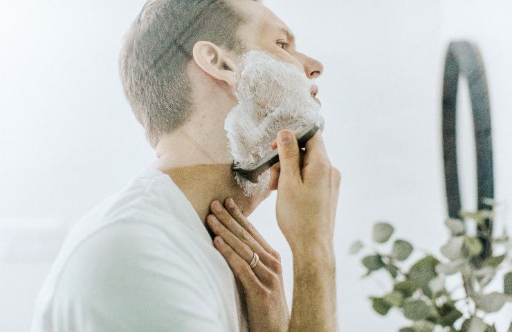schiuma barba pulizie domestiche