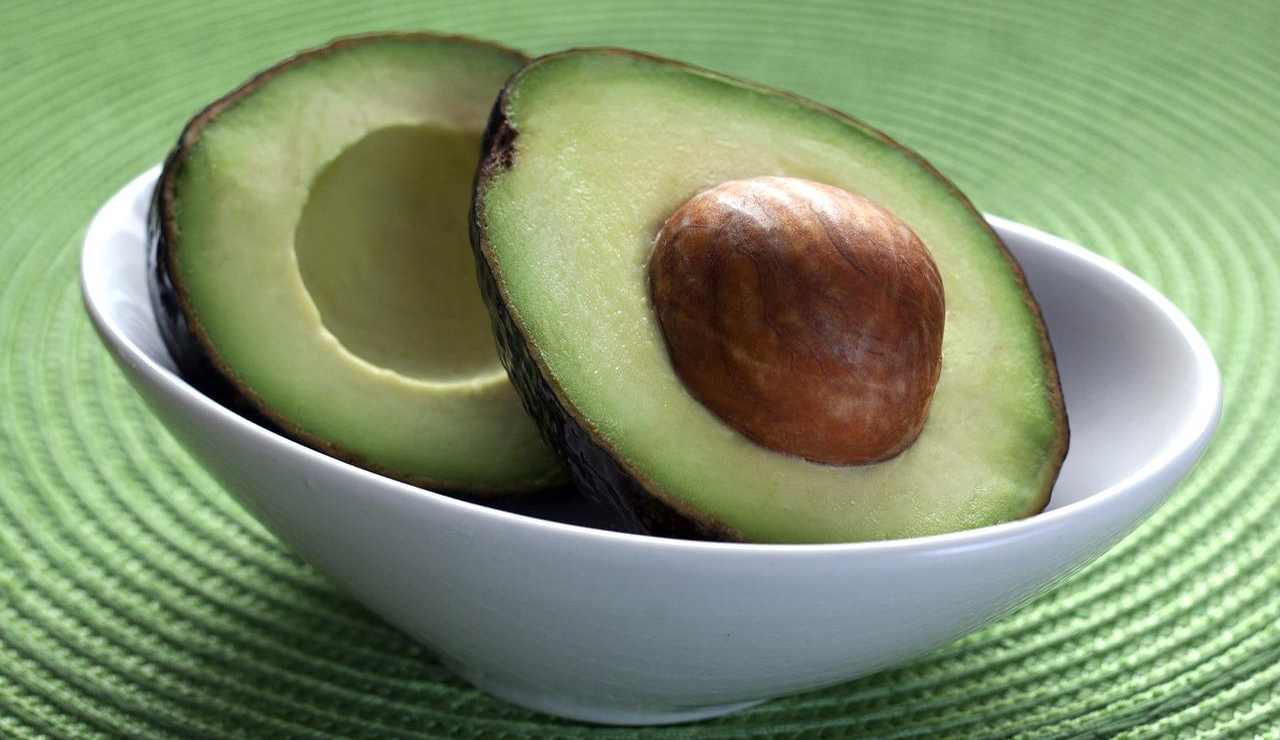 avocado acerbo farlo maturare