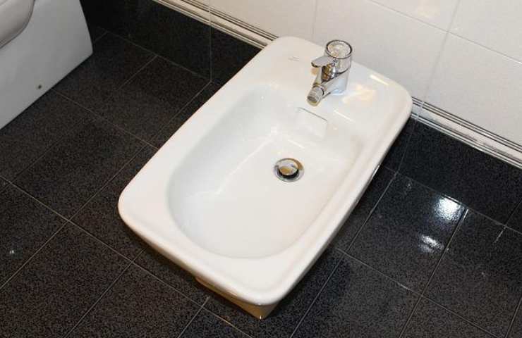 Pulire scarico bidet