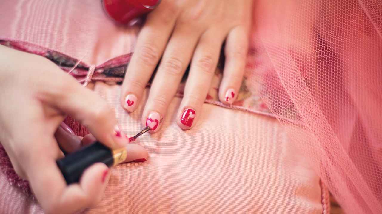 smalto pelle unghie trucco