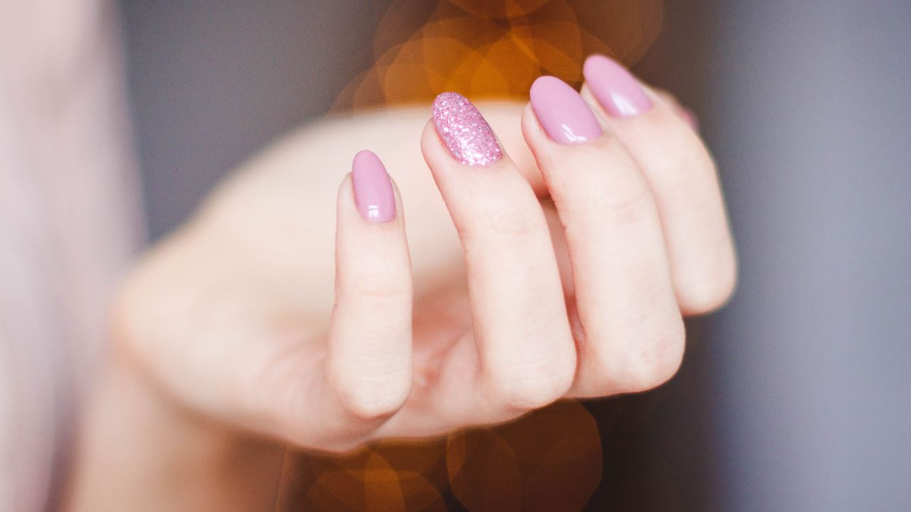 unghie forma mani