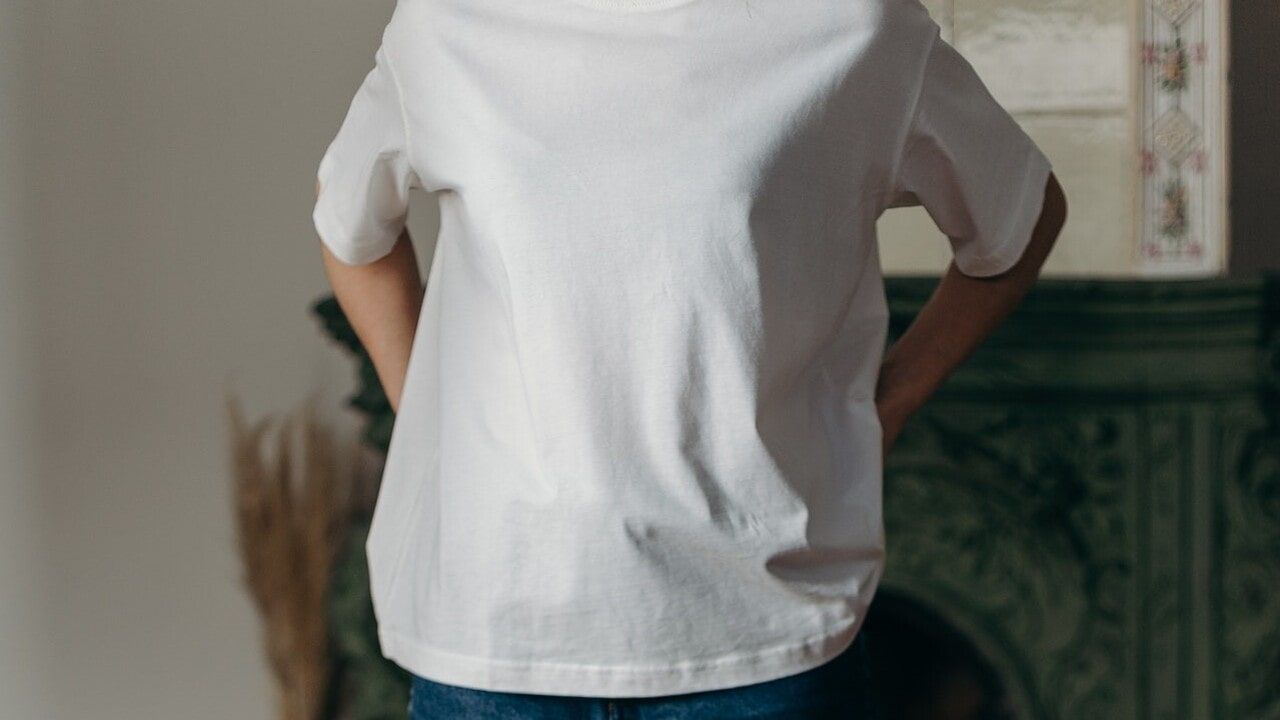 Maglietta bianca (Foto Pexels)