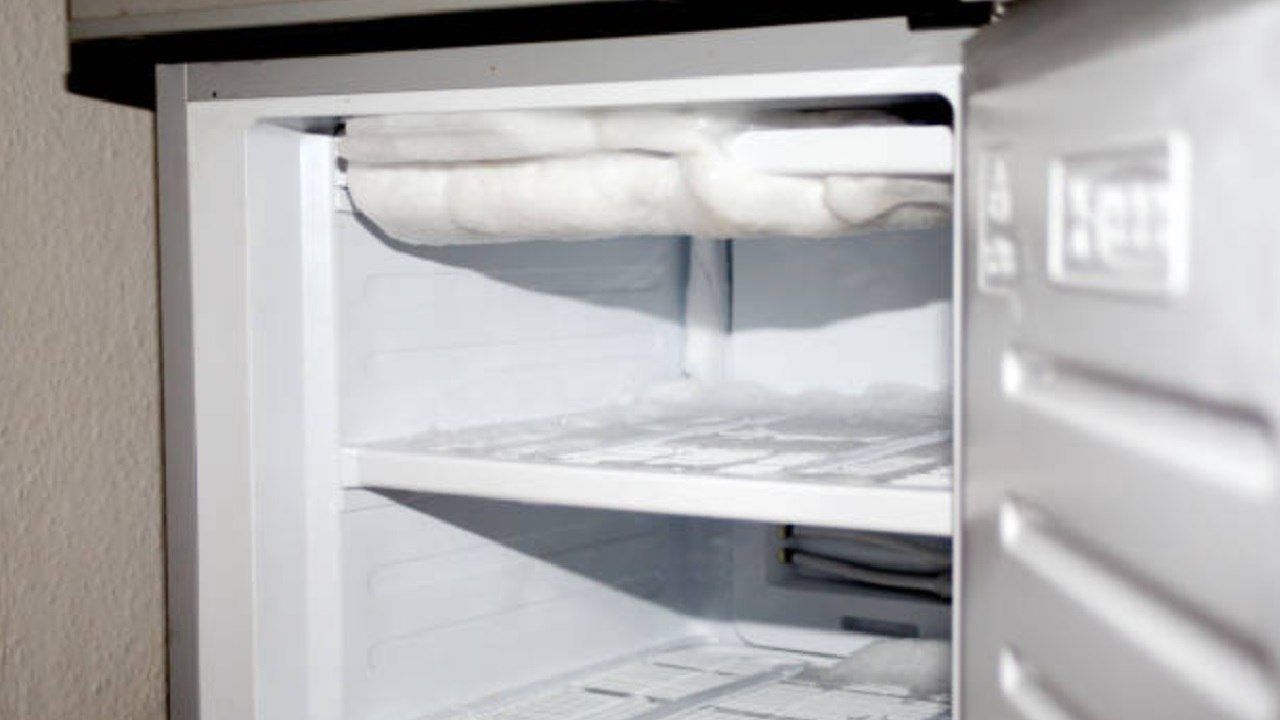 Accumuli di ghiaccio nel freezer come sbrinarlo