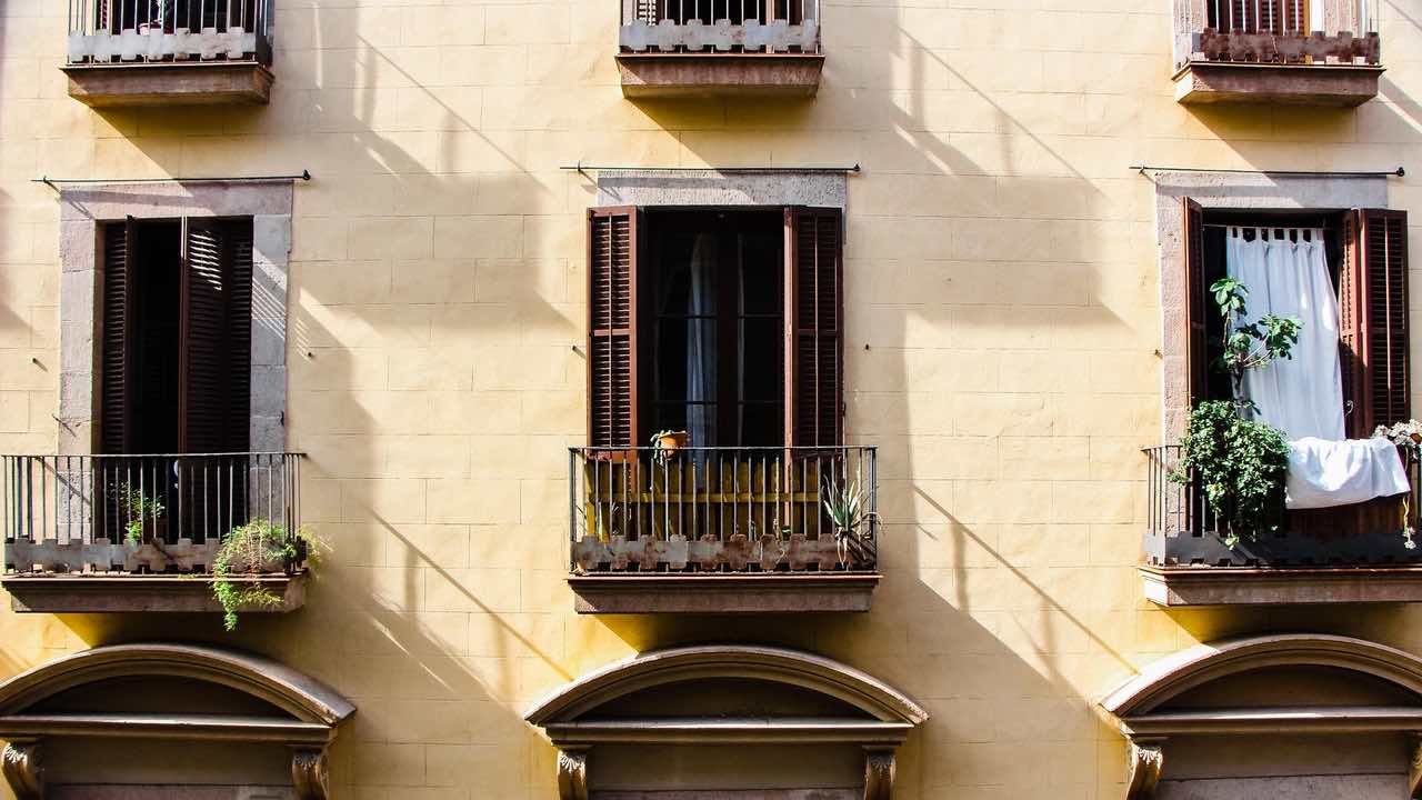 spazzare balcone frequenza