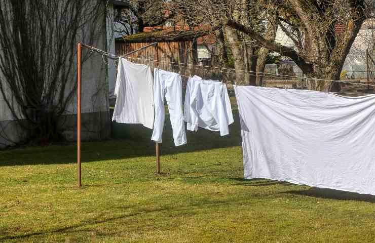 Del bucato steso al Sole ad asciugare