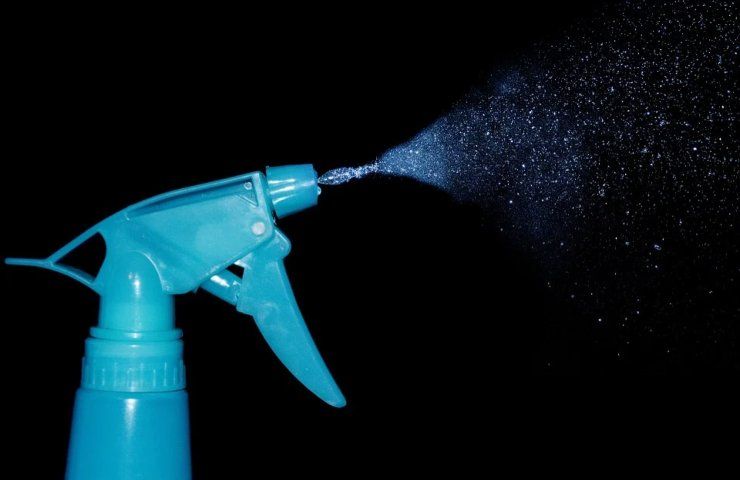 Acqua spray, la soluzione economica fatta in casa contro la calura estiva