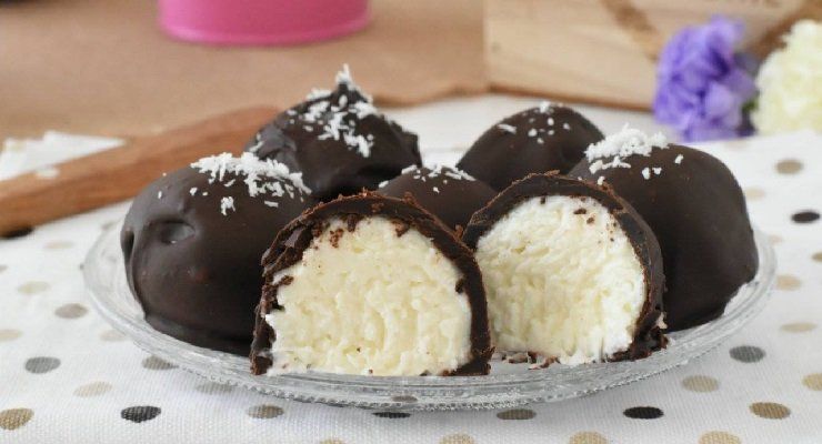 Dolcetti di ricotta, cocco e cioccolato golosi e light