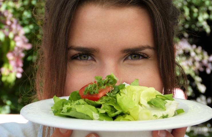 mangiare insalata