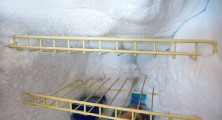 Freezer pieno di ghiaccio come sbrinarlo