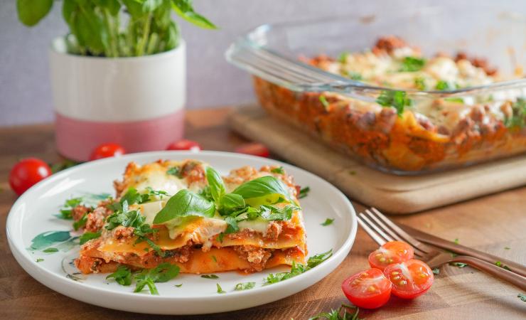 ricetta lasagna pomodoro mozzarella