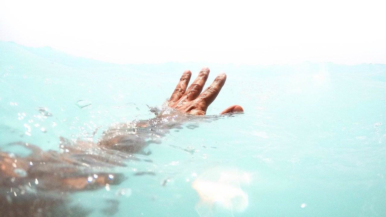 polpastrelli raggrinziti acqua