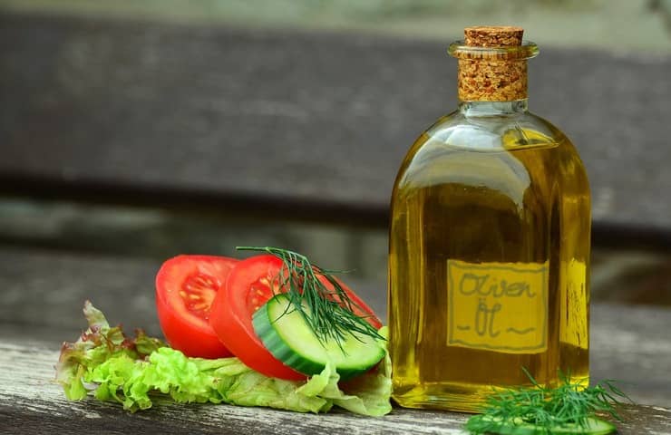 Olio d'oliva bottiglia (Foto Pixabay)