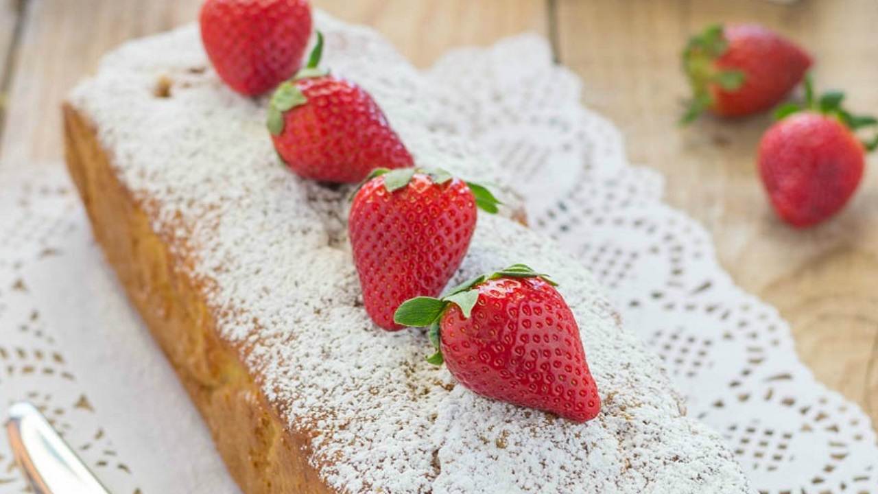 Plumcake alle fragole senza burro 160 kcal