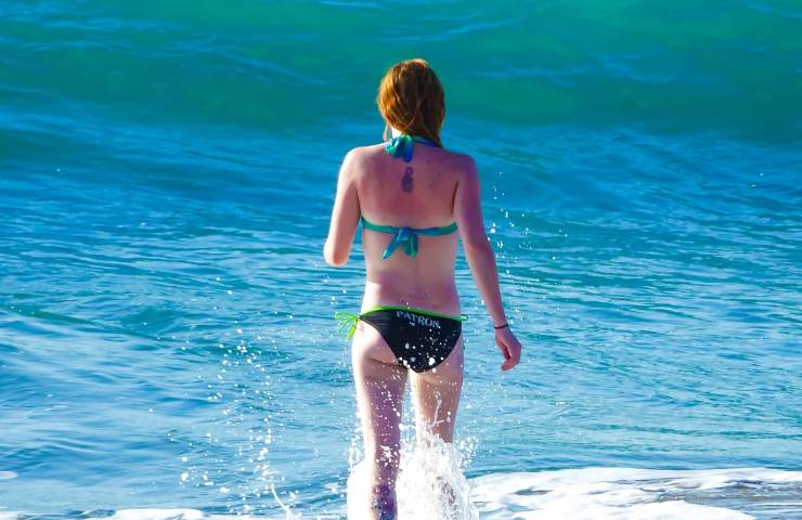 ragazza in spiaggia 