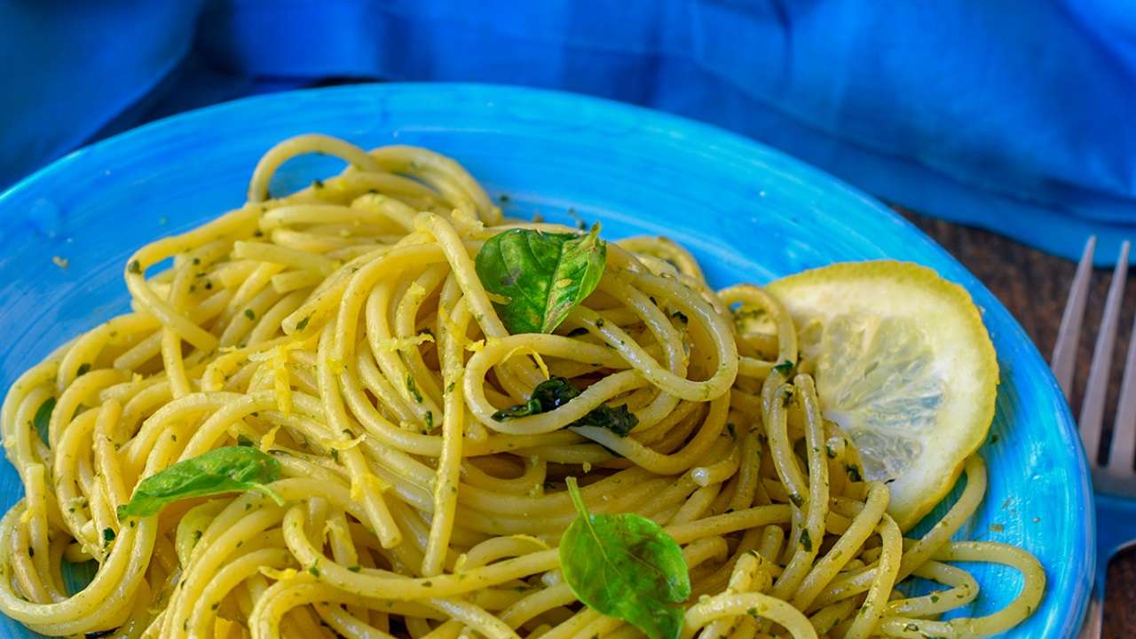 Spaghetti al pesto di limoni cremoso