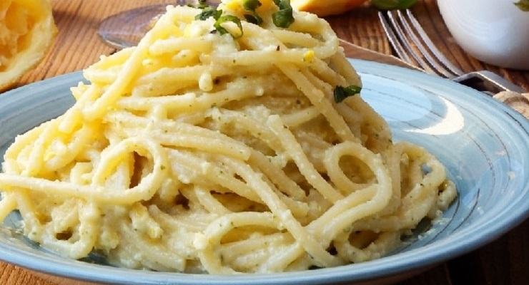Spaghetti con pesto di limoni