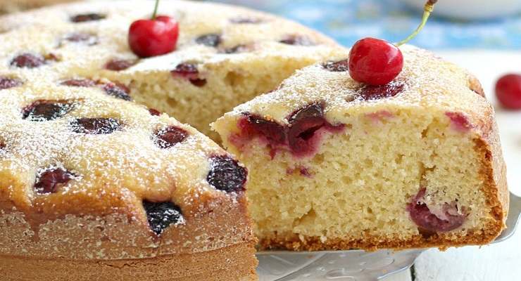 Torta di ciliegie golosa e light