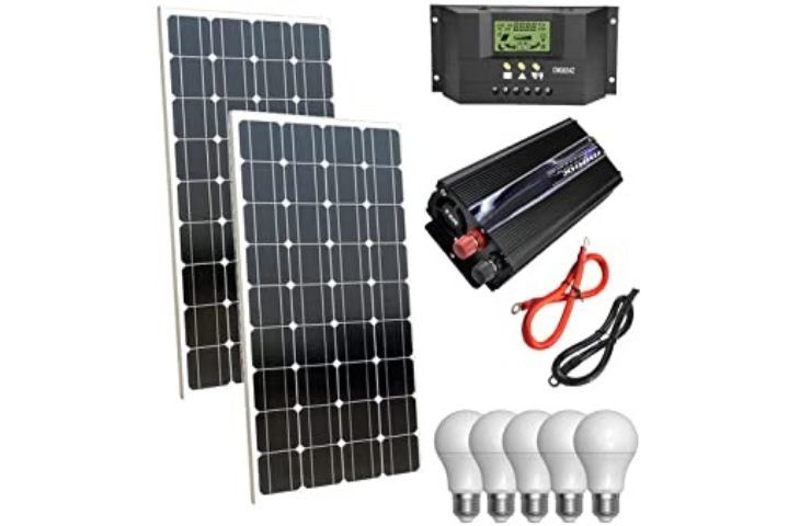 Un kit con pannelli solari ed altri accessori