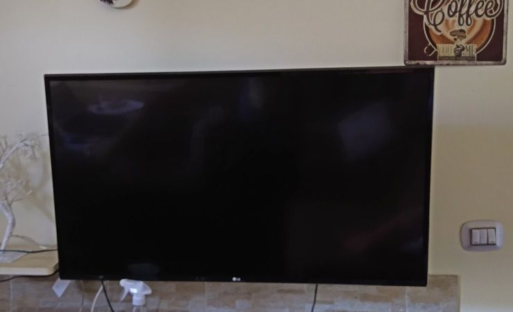 Come pulire lo schermo delle tv con pochi prodotti senza danneggiarle