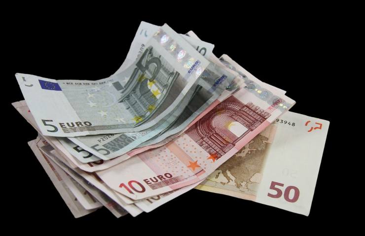 Alcune banconote in euro di taglio differente