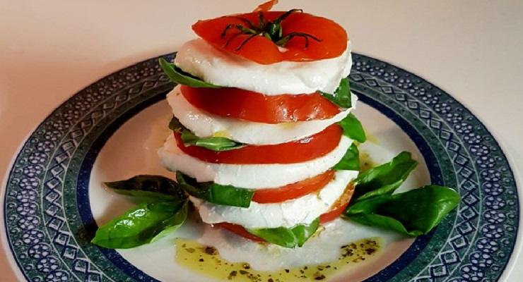 Caprese sfiziosa con salsa all'origano