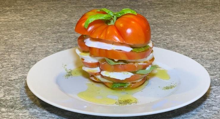 Caprese con salsa di origano