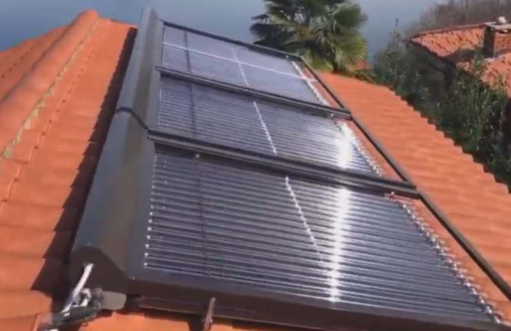 Delle tapparelle fotovoltaiche su una mansarda