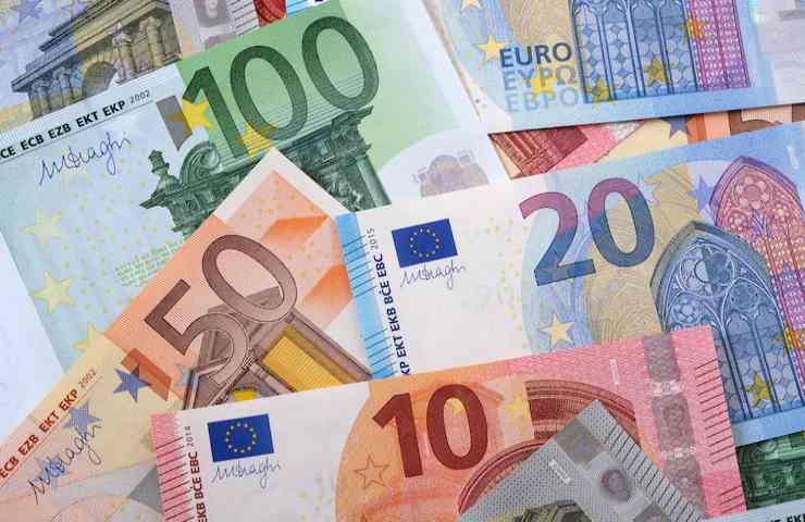 Diverse banconote in euro