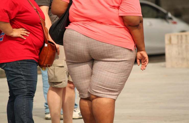 Una donna in sovrappeso