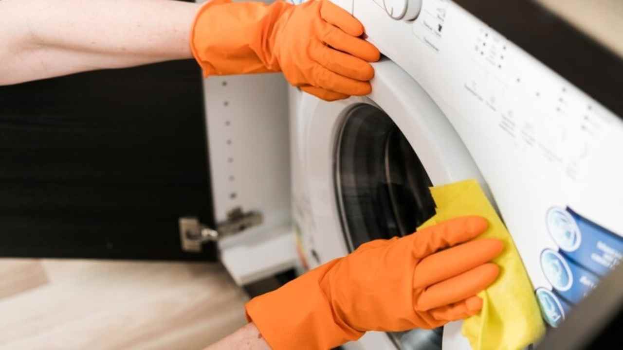 come pulire la lavatrice aceto bicarbonato