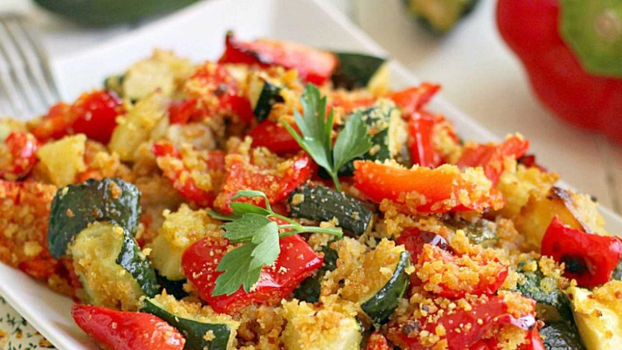 Zucchine e peperoni gratinati al forno contorno saporito