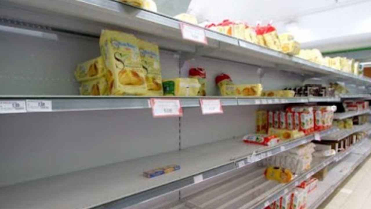 supermercati vuoti rischio scaffali oggi italia
